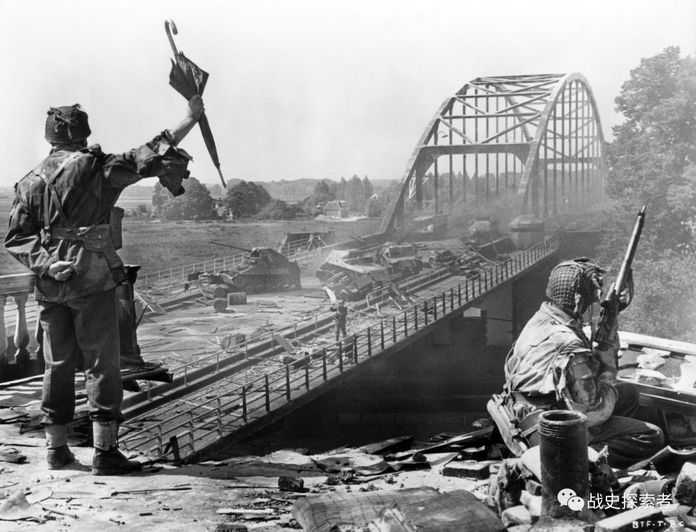 遙遠的橋一劇中，在阿納姆大橋成功伏擊SS第9裝甲偵察營的英軍傘兵當然，除了「英格蘭大彈弓」外，堅守此