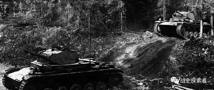 穿越阿登森林的德制二號坦克車隊