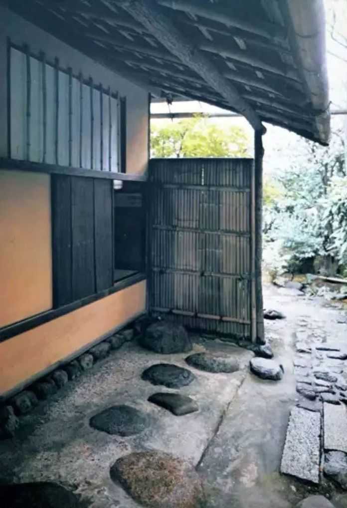 1582年千利休在山崎建造茶室「待庵」
