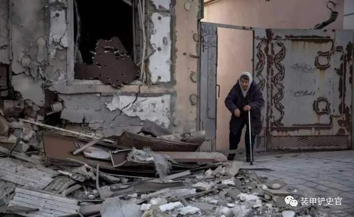 基輔郊區被擊中的民房