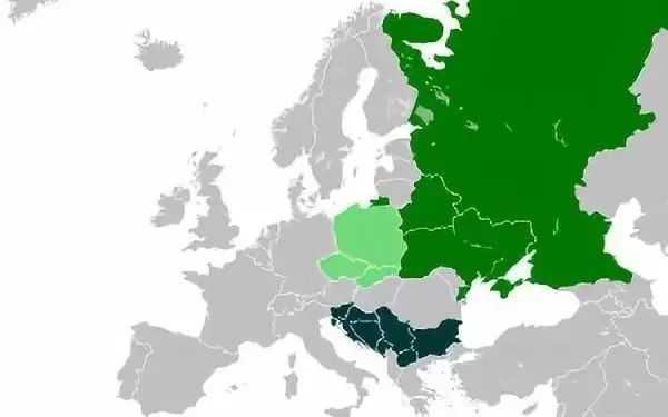 深藍色為南斯拉夫人，深綠色為東斯拉夫人，淺綠色為西斯拉夫人