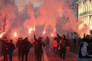 【罷工】法國全境陷入大規模罷工抗議且面臨暴亂升級，被稱「悲慘星期四」，法國養老金改革激起全民憤怒