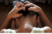 拉耳抓頸拖行，​新加坡51歲華文幼師​虐待四歲自閉男童坐牢10個月！