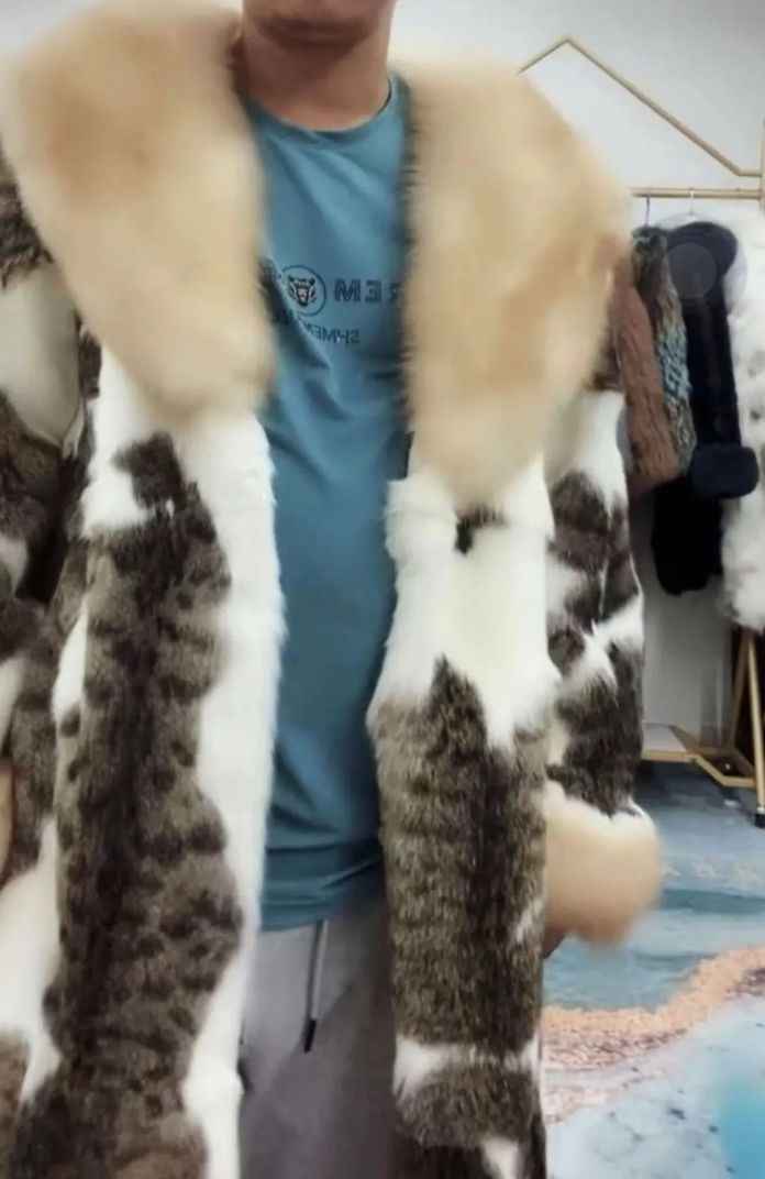 一件大衣至少要扒皮十幾二十只貓！