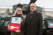 捷克接收第一輛豹2A4主戰坦克 德國買單 補償支援烏克蘭的T-72M1