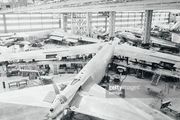 1955年，波音工廠內的B-52戰略轟炸機