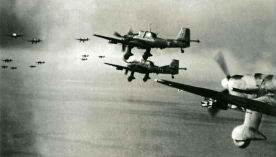 北非德軍裝備的「斯圖卡」俯衝轟炸機