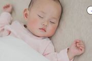 嬰兒晚上睡覺穿睡袋還用蓋被子嗎，蓋多厚？可以照抄的答案來了！