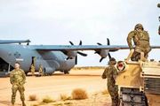 美國陸軍空軍「熱車加油」演練 C-130運輸機直接為M1坦克補充燃料（附視訊）
