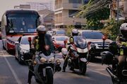 警察接機、警車開路：中國網紅去泰國，面子這麼大？