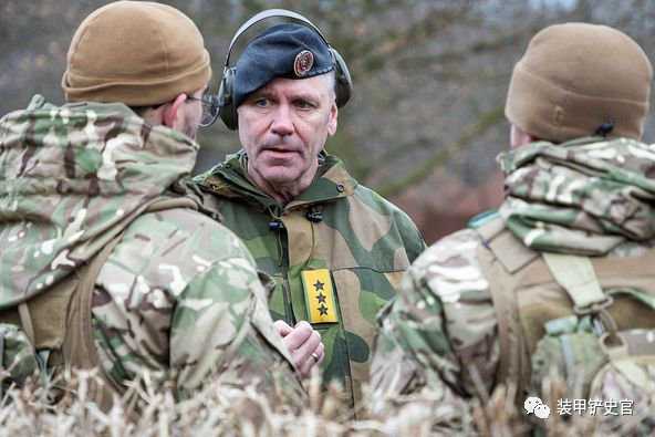 北約官員考察在英國的烏軍訓練營