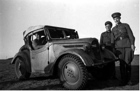 圖72. 蘇軍在戰後檢查繳獲的九四輕裝