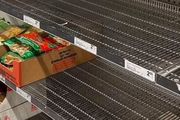 澳洲超市遭遇「斷貨潮」！大量日常食品缺貨，貨架都被搶空，雞肉都買不到！產品價格3天翻一倍