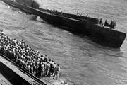 1945年，日本海軍三艘伊-400級巨型潛艇投降
