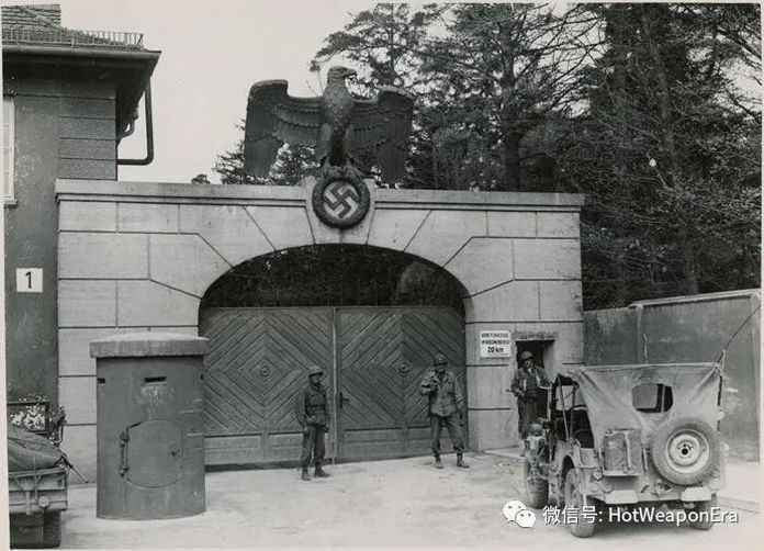 達豪正門入口，攝於1945年盟軍解放不久