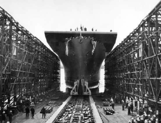 1943年4月19日，「利斯康灣」號護航航空母艦在凱澤船廠下水