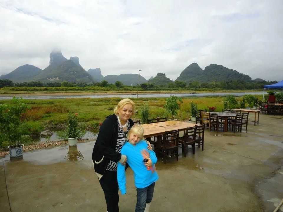 卡姐和女兒Emilie在中國