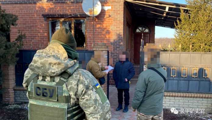 烏克蘭安全局在斯拉維揚斯克地區抓獲一名俄軍特務，此人涉嫌將烏軍資訊發送給俄軍情報機構