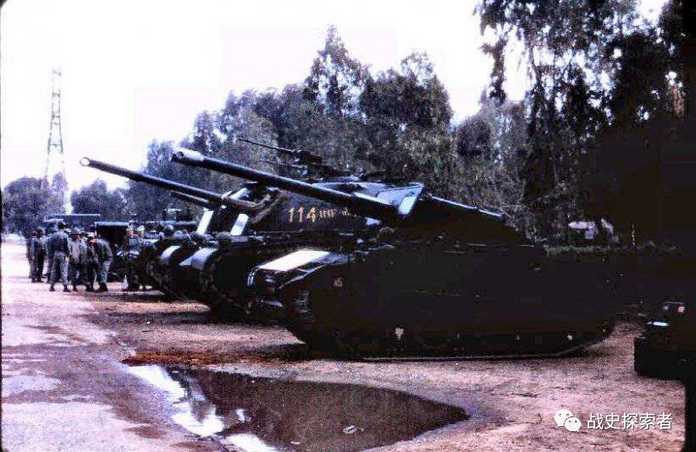 與M48「巴頓」（左）一同上鏡的M56「蠍式」