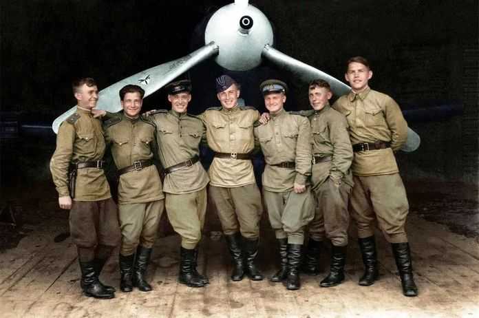 1943年，三位蘇聯女飛行員