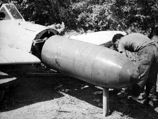 「櫻花」特攻機巨大的彈頭，重達1.2噸，引信可以保證撞擊即引爆