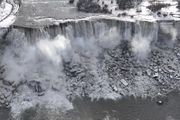 極寒風暴妝點加拿大：尼亞加拉瀑布被冰封，整個小鎮變「水晶」，到處都是極美奇景！
