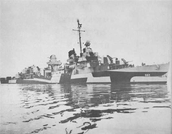 「本尼恩」號驅逐艦，和其他「弗萊徹」級驅逐艦一樣，主要武器為五門127毫米艦炮