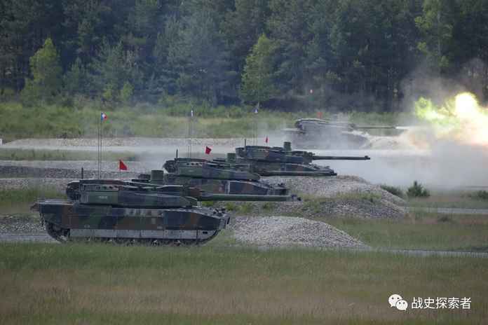 法軍AMX「勒克萊爾」坦克開火瞬間成員來自法國陸軍第1獵兵團（ 1er Régiment de Ch