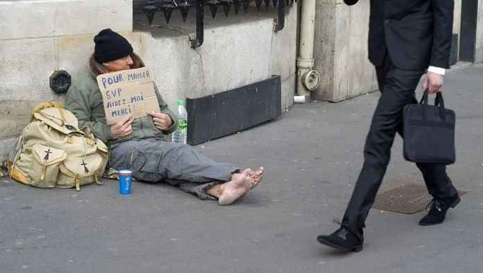 法新社報道，法國街頭逝者協會公佈的年度報告顯示，2021年法國有620名無家可歸者身亡，平均死亡年齡