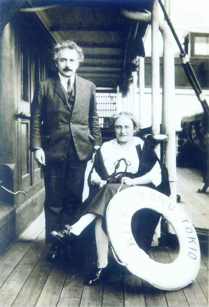 愛因斯坦夫婦在北野丸號郵輪上