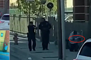 洛杉磯可能又要騷亂了！視訊曝光警察連開8槍擊斃黑人殘疾男子，數十人在警察局外抗議