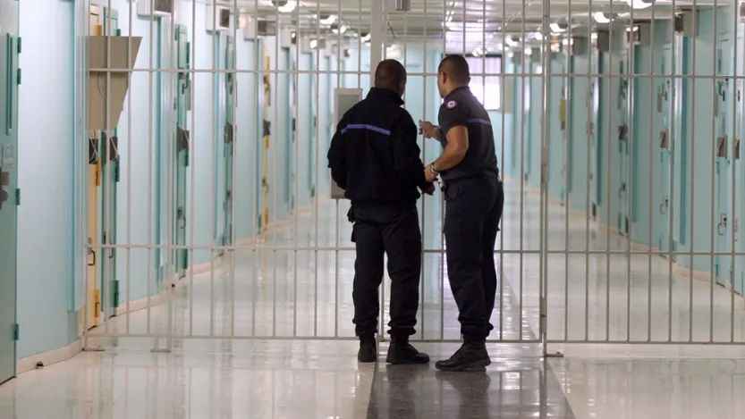 法國監獄囚犯人滿為患，人數創紀錄