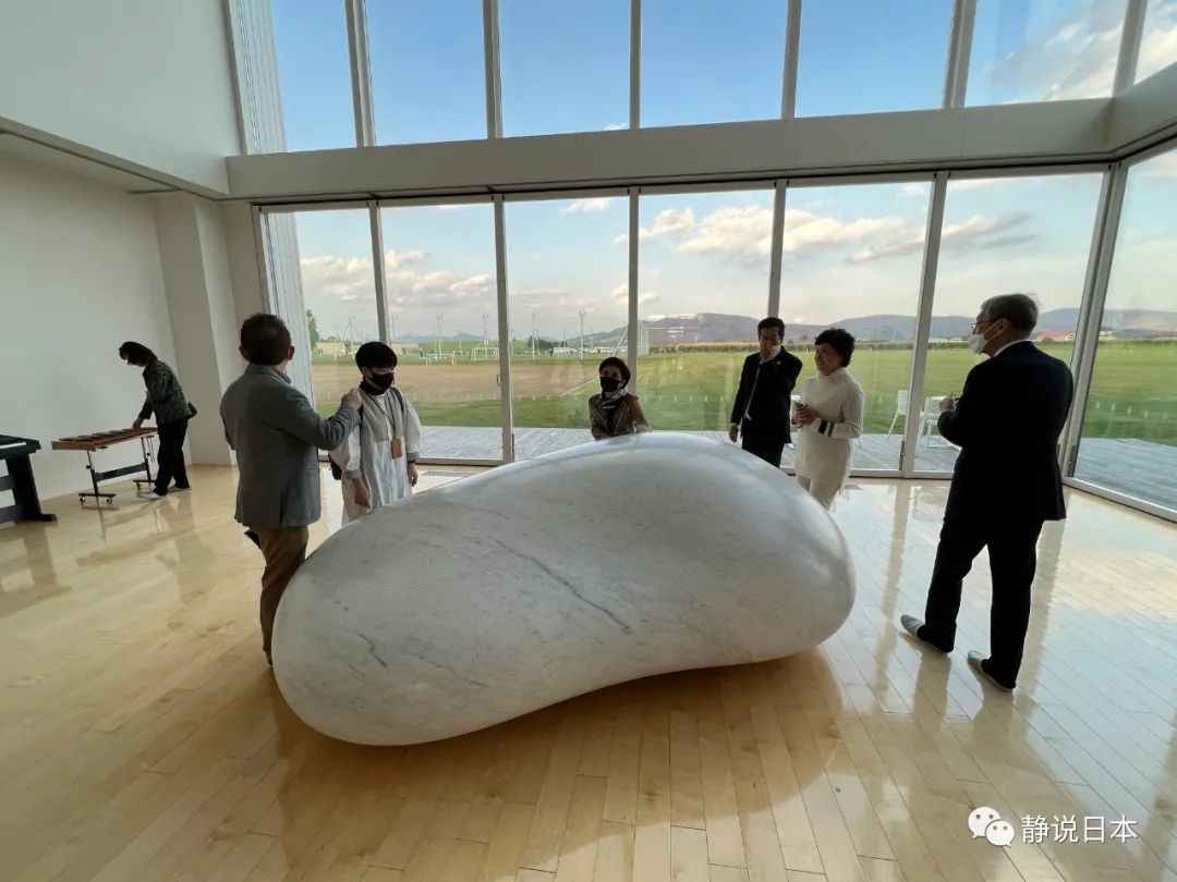 價值數千萬日元的雕刻作品「意心歸」