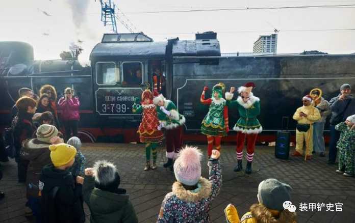 烏克蘭推出聖誕特快蒸汽火車，為孩子們營造新年心情和節日氣氛
