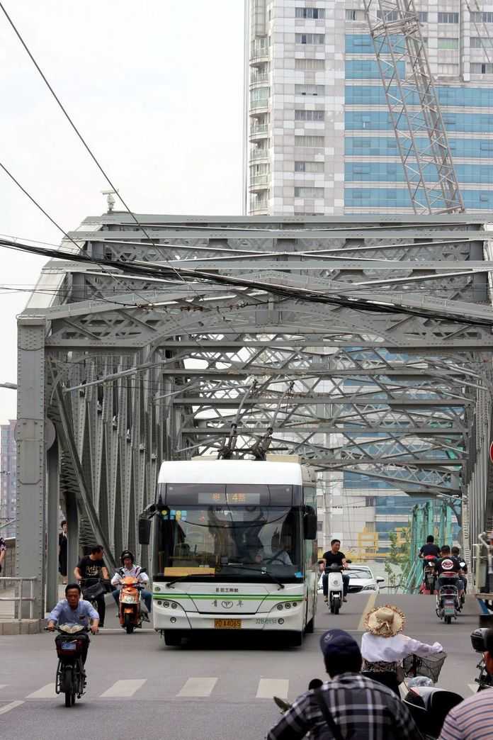 資歷最老的14路無軌電車，是上海第一，也是亞洲第一/良豪（攝於2019年6月，浙江路橋）