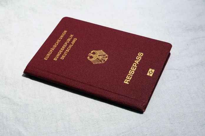「亨利護照指數」(Henley Passport Index)的最新排名顯示，持德國和西班牙護照可免