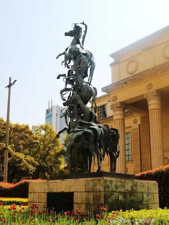 友誼會堂前雕塑，飛躍的馬